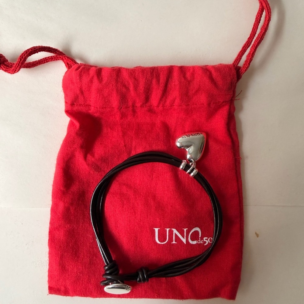 Uno de 50 Dark Brown Leather Bracelet | Heart Accent |Silver Closure